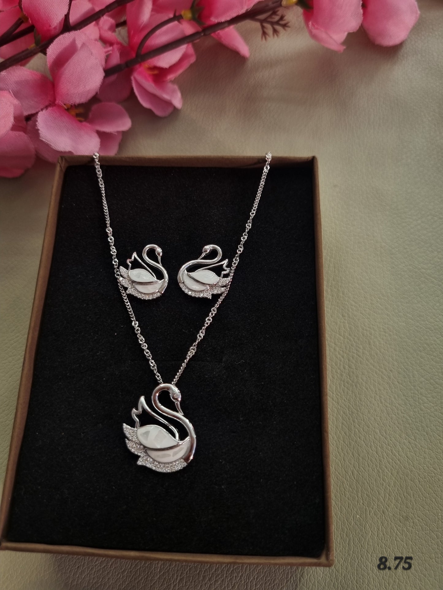 Sliver chain pendant