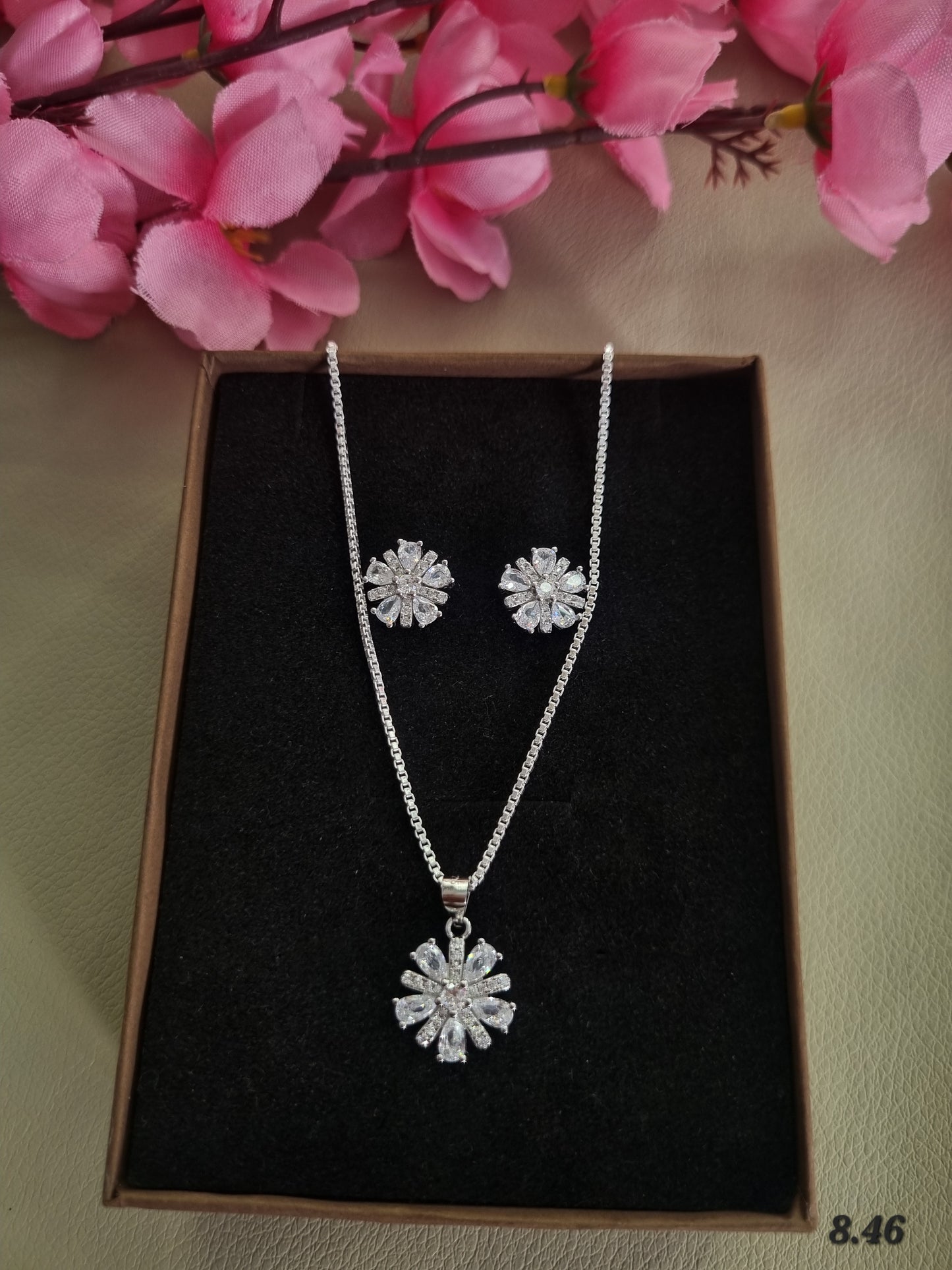 Sliver chain pendant