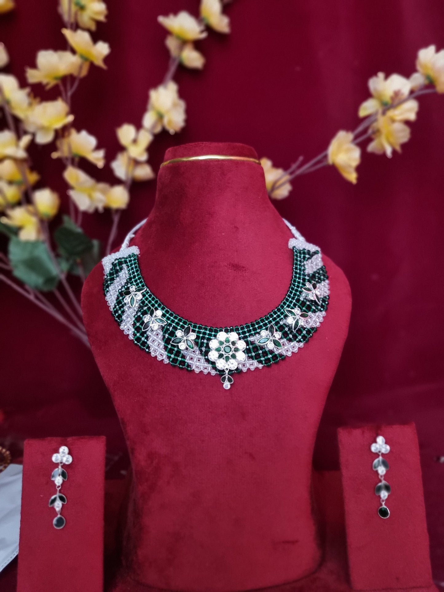 Pure silver nacklace With tops