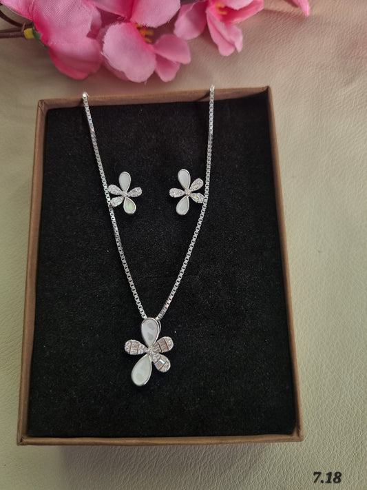 Sliver chain pendant