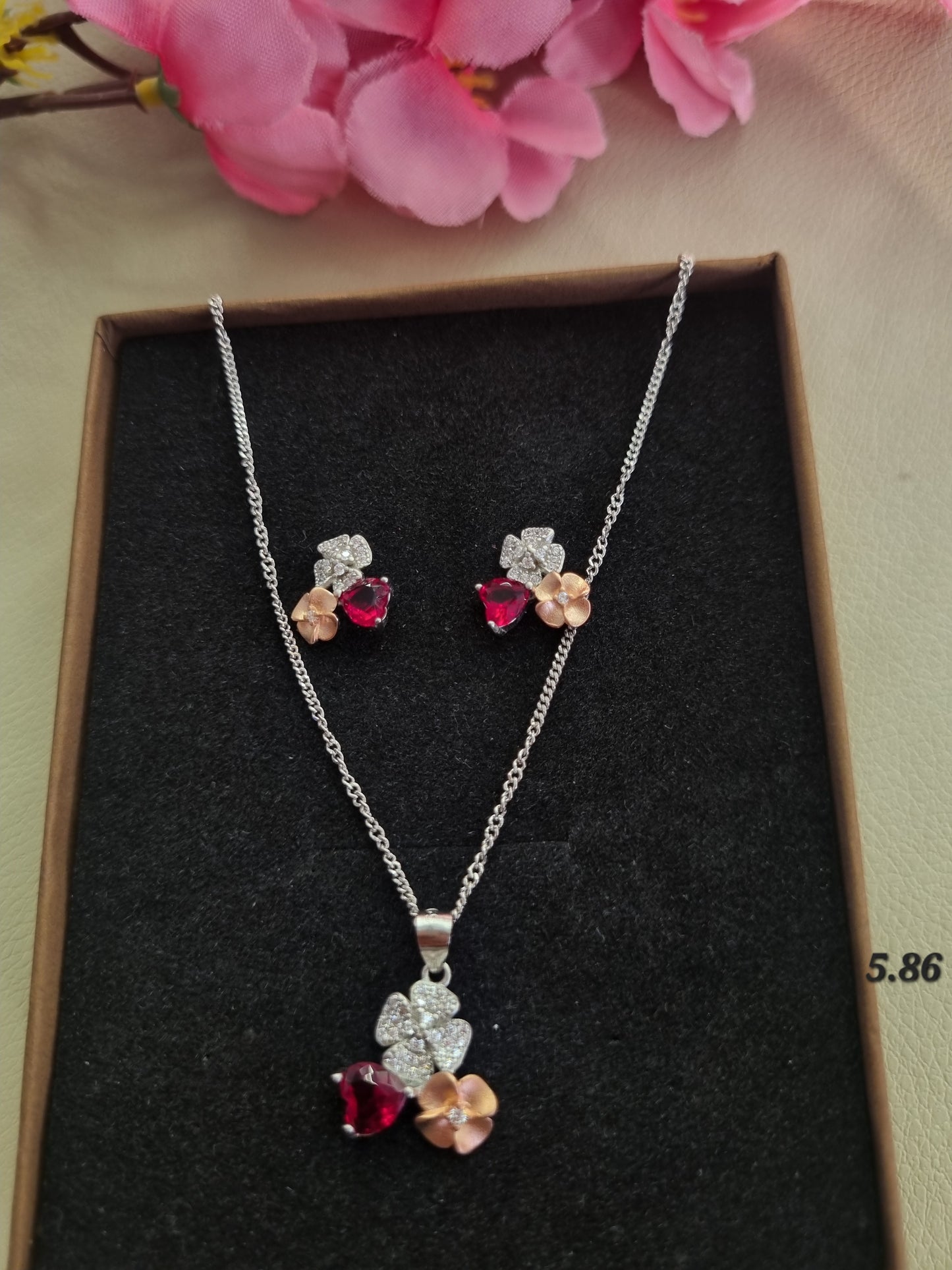 Sliver chain pendant