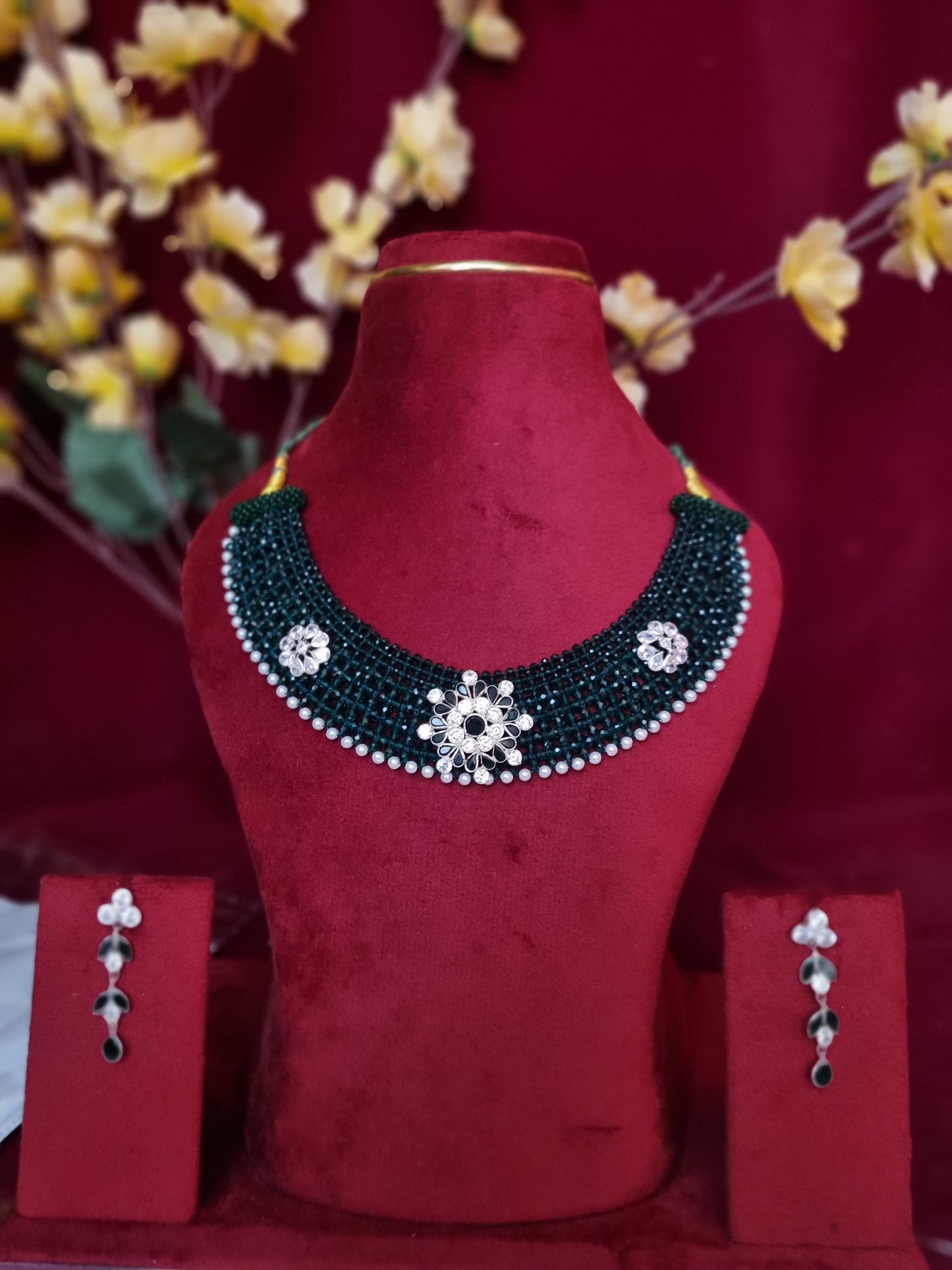 Pure silver nacklace With tops