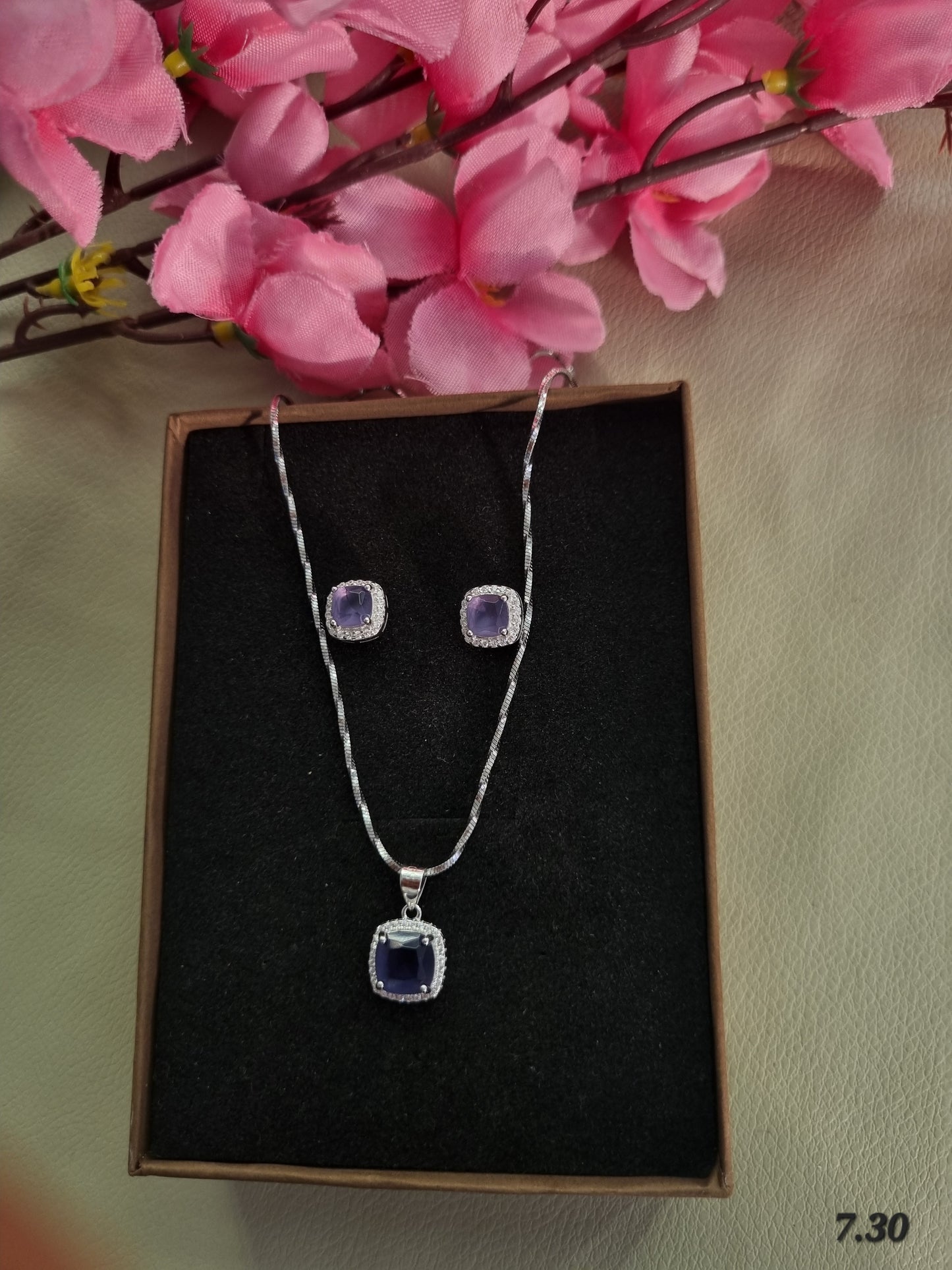 Sliver chain pendant