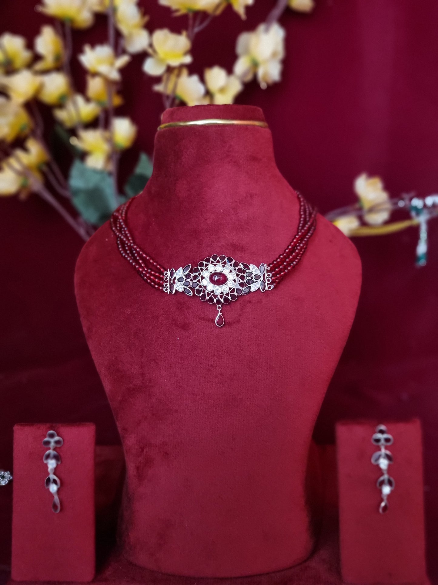 Pure silver nacklace With tops