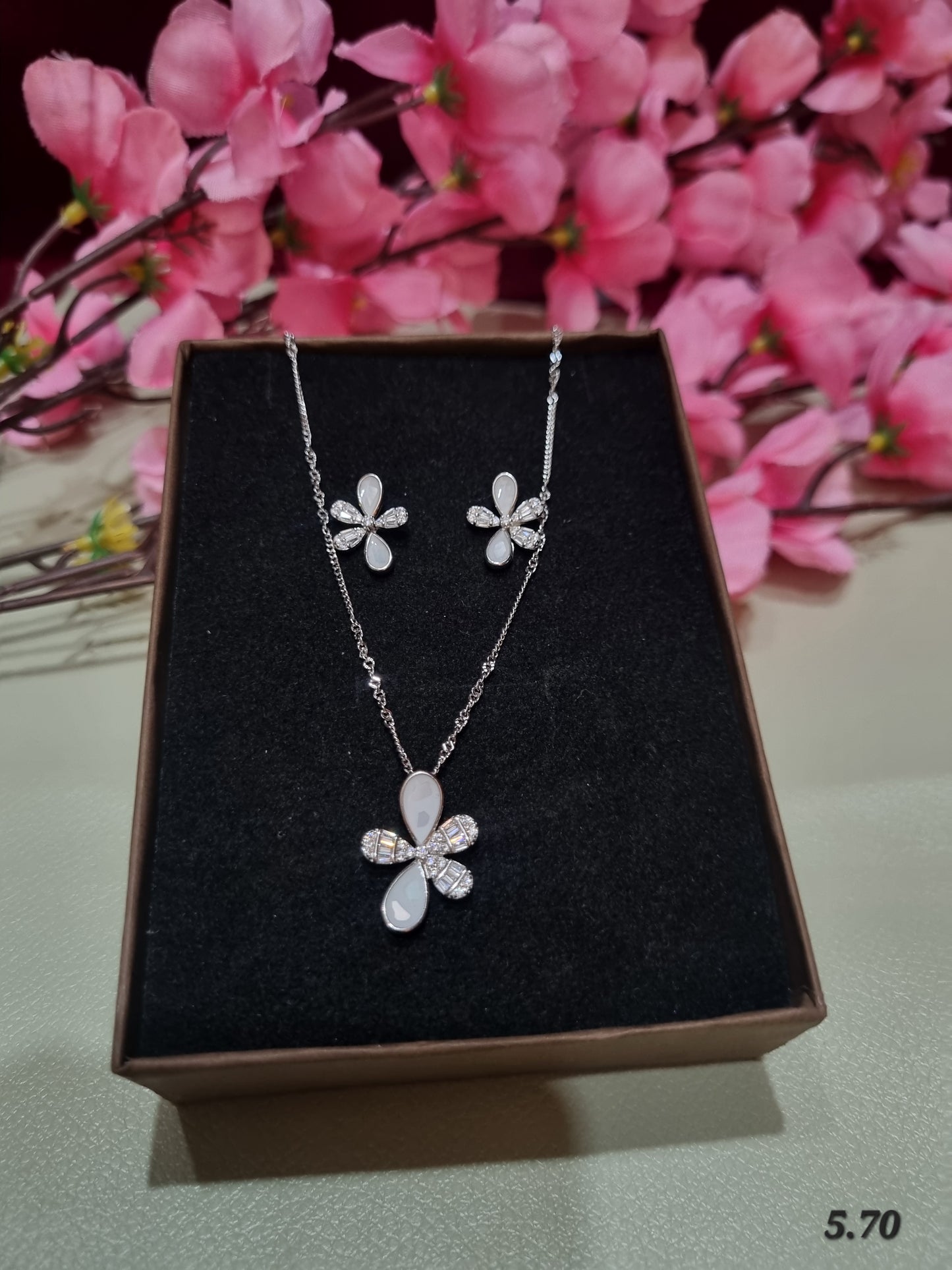 Sliver chain pendant