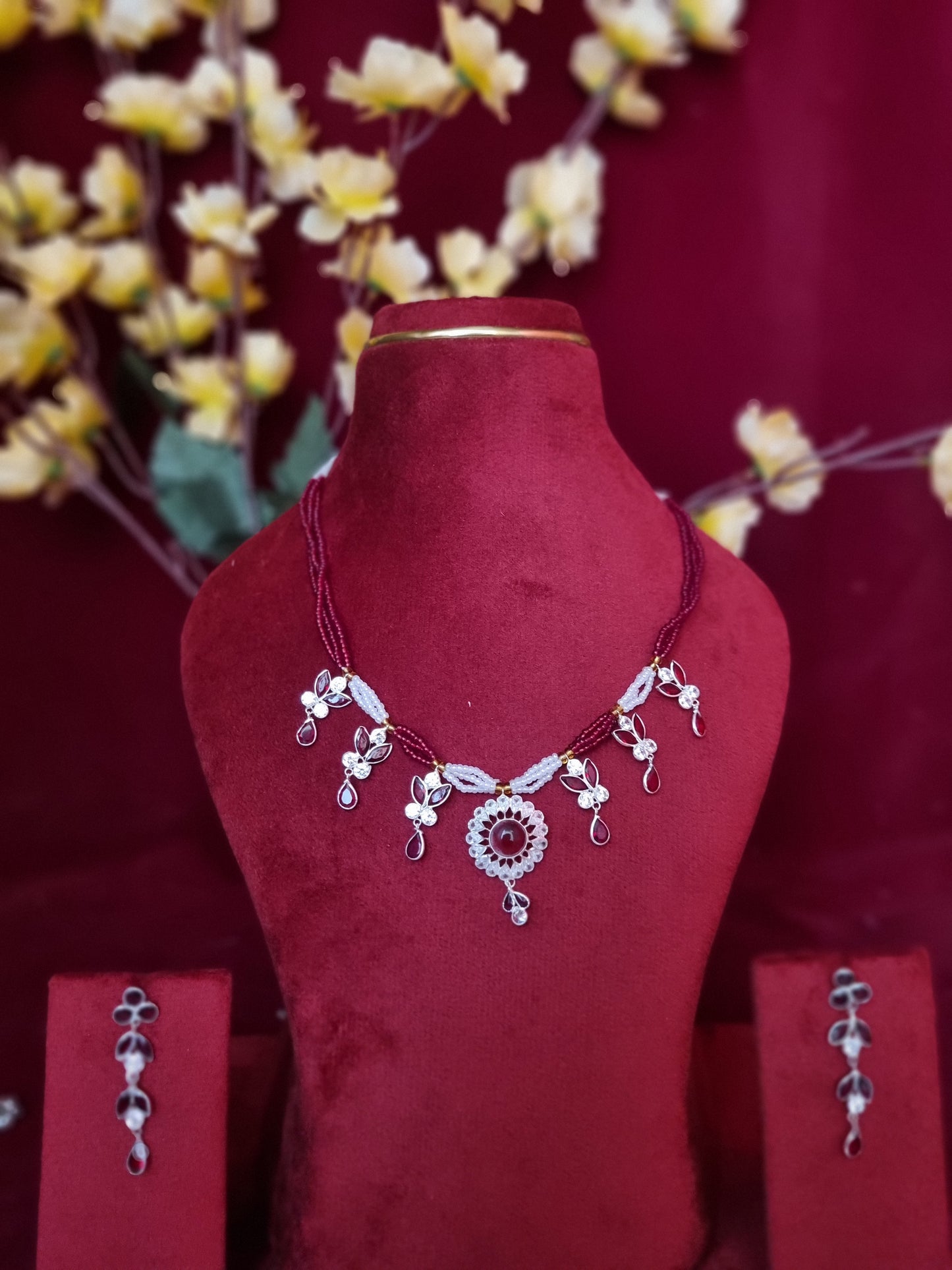 Pure silver nacklace With tops