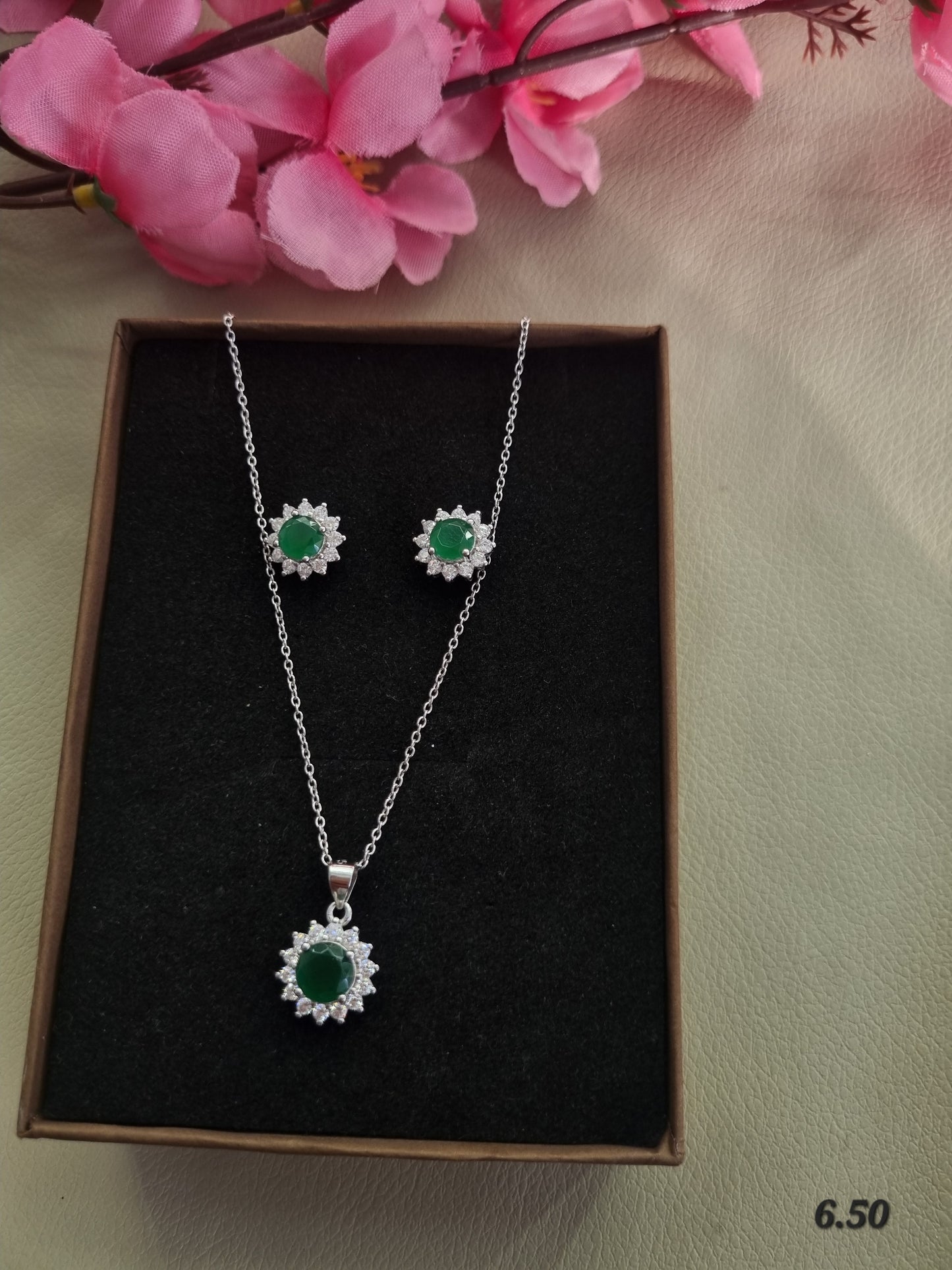 Sliver chain pendant
