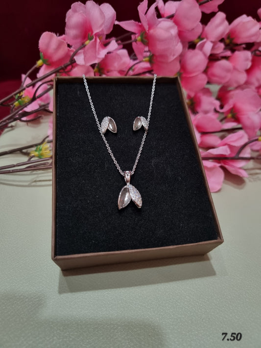 Sliver chain pendant