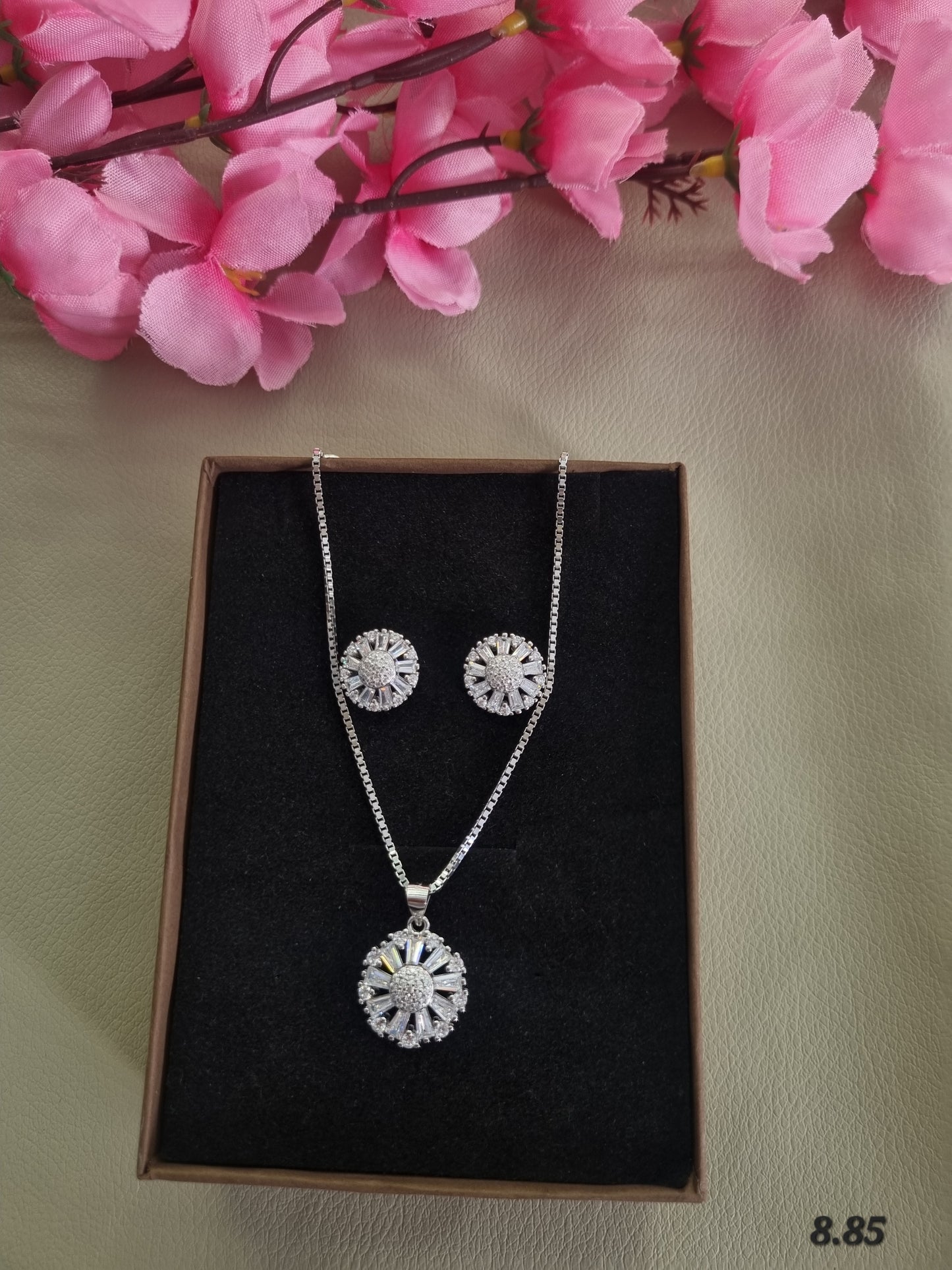 Sliver chain pendant