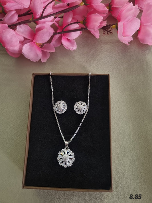 Sliver chain pendant