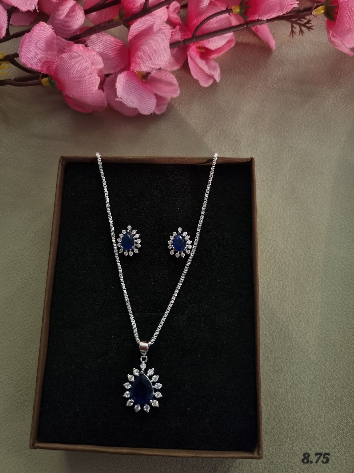 Sliver chain pendant