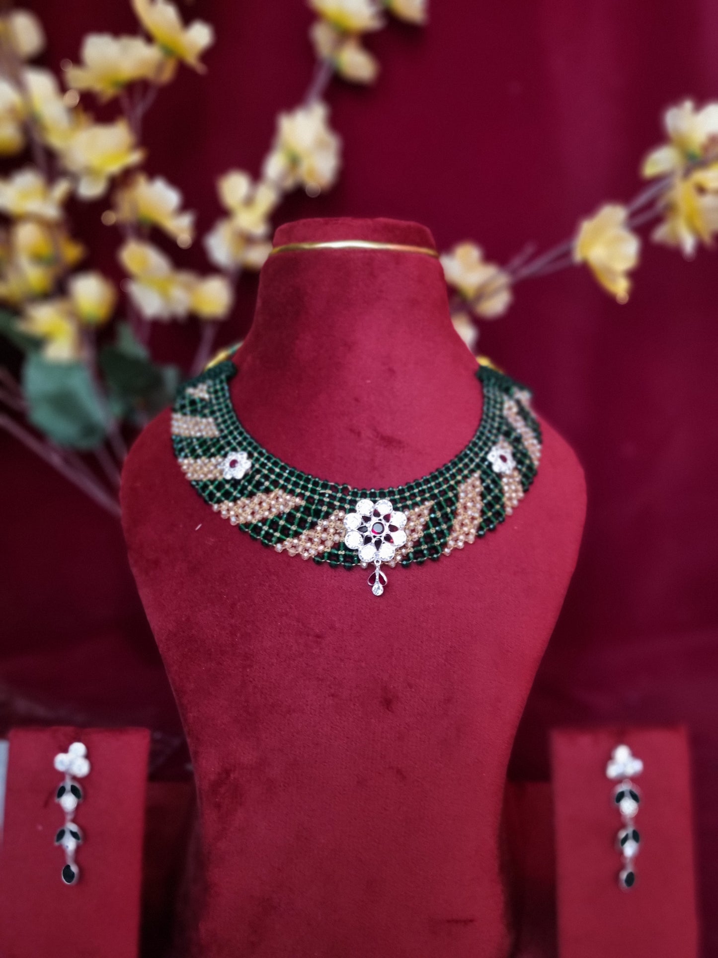 Pure silver nacklace With tops