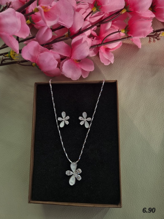 Sliver chain pendant