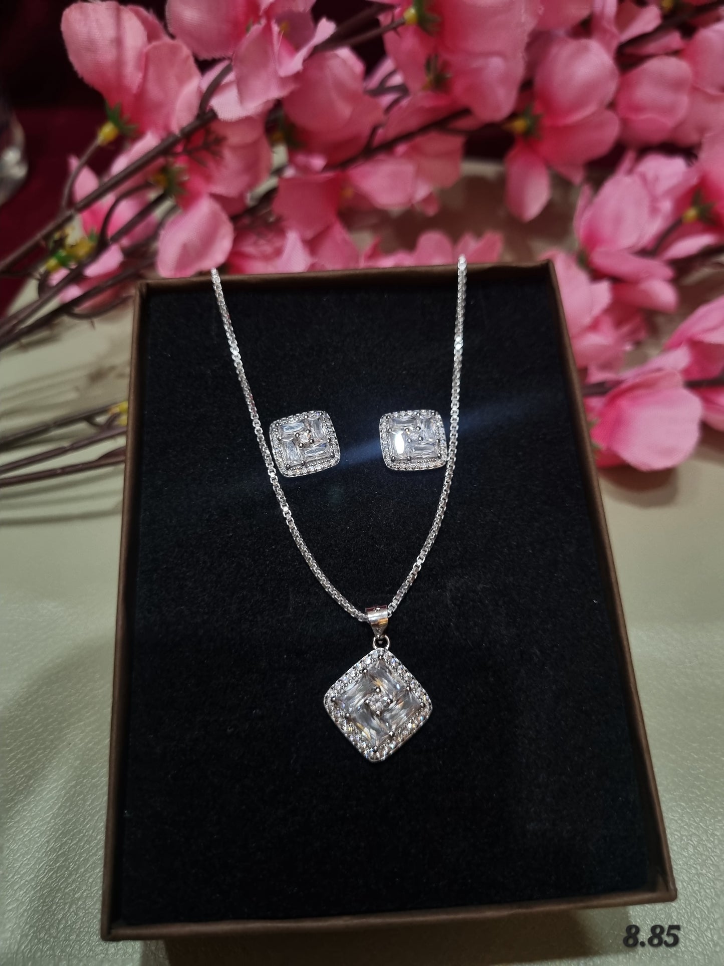 Sliver chain pendant