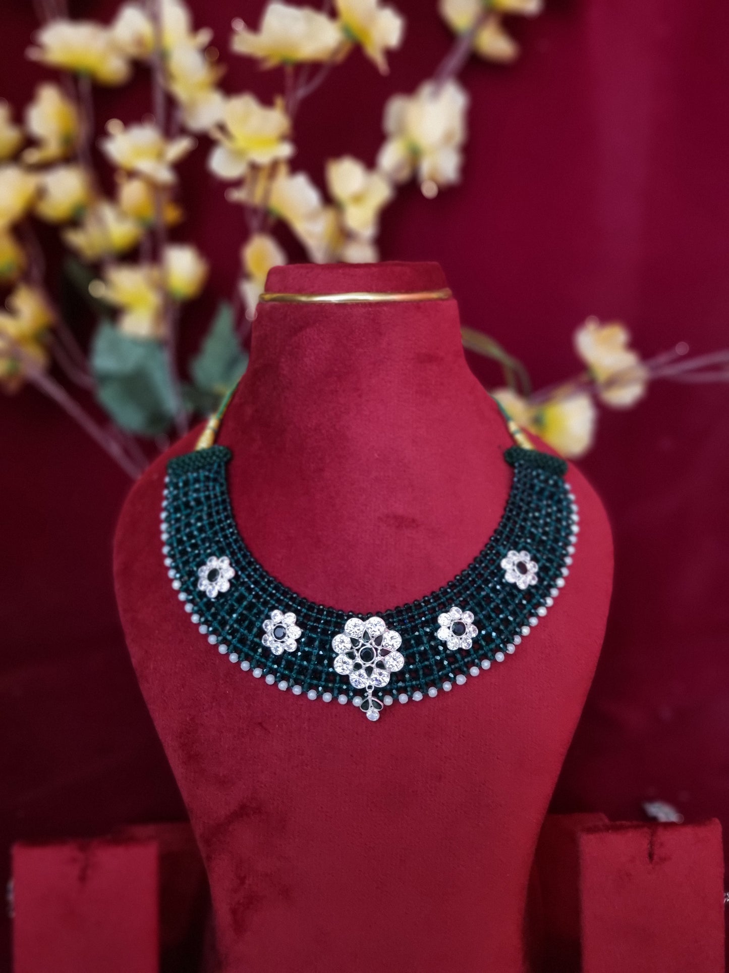 Pure silver nacklace With tops
