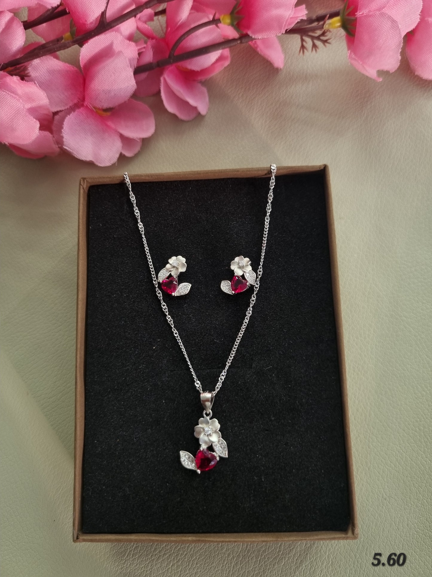 Sliver chain pendant